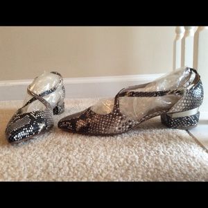 Classy and versatile snake print flats.